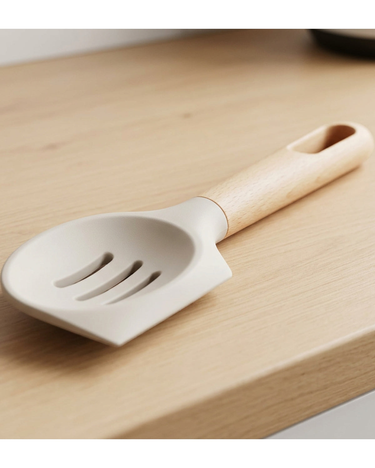 Fmxtn Slotted Silicone Spoonula Beech Handle Clay 31 cm - Detail view